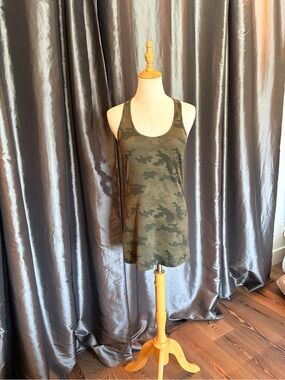 Lululemon Women’s Camo Scoop Neck Tank Top - Olive Green